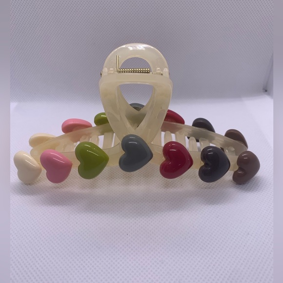 BRAND NEW Cute & Fun X-Large Beige Hair Clip w/Multicolored Hearts on Both Sides - Picture 5 of 8